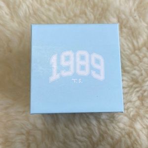 Taylor swift 1989 necklace